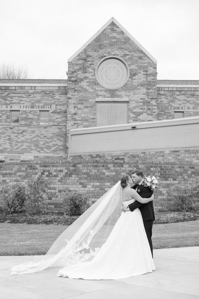 Church of the Resurrection Solon Cleveland Wedding Photographer