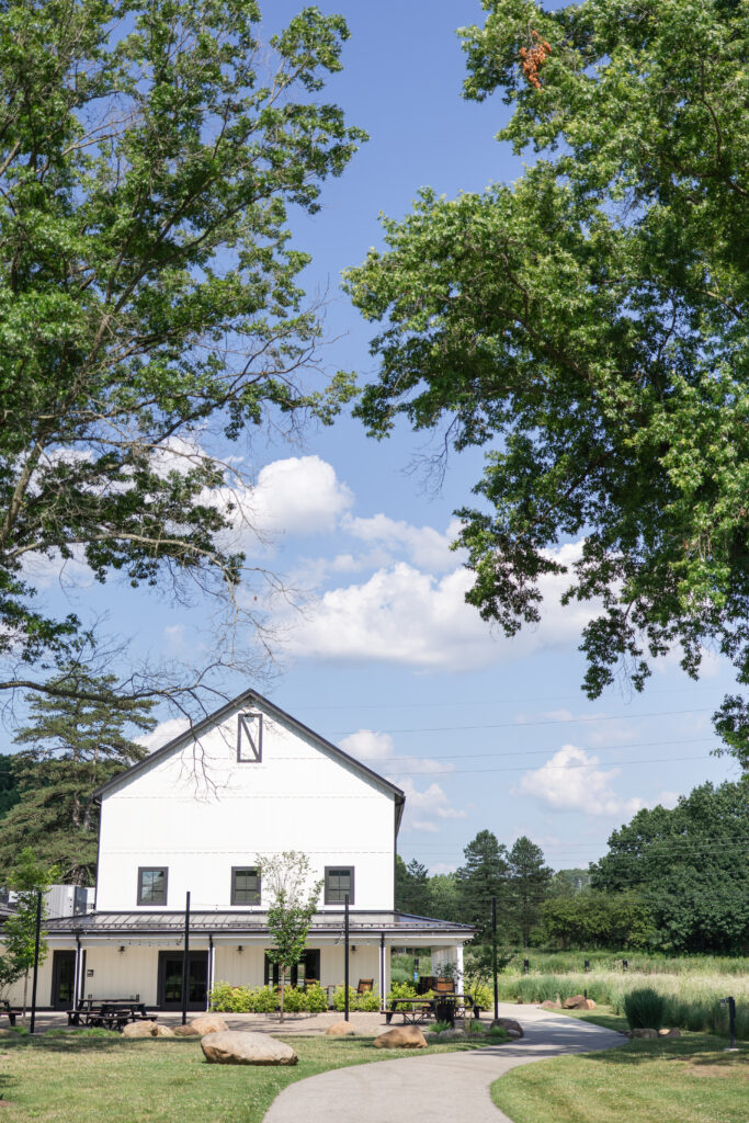 A view of Himelright Lodge Indoor/Outdoor Wedding Venue in Akron, OH