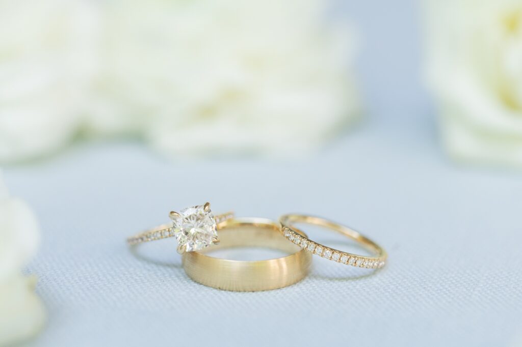 Chagrin Falls Wedding Photographer light and airy wedding photos