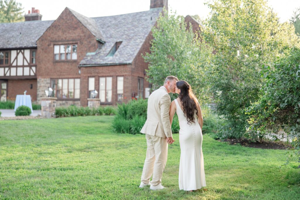 Akron Wedding Photographer at Tudor House at Mason's Cove during Golden Hour couples protraits