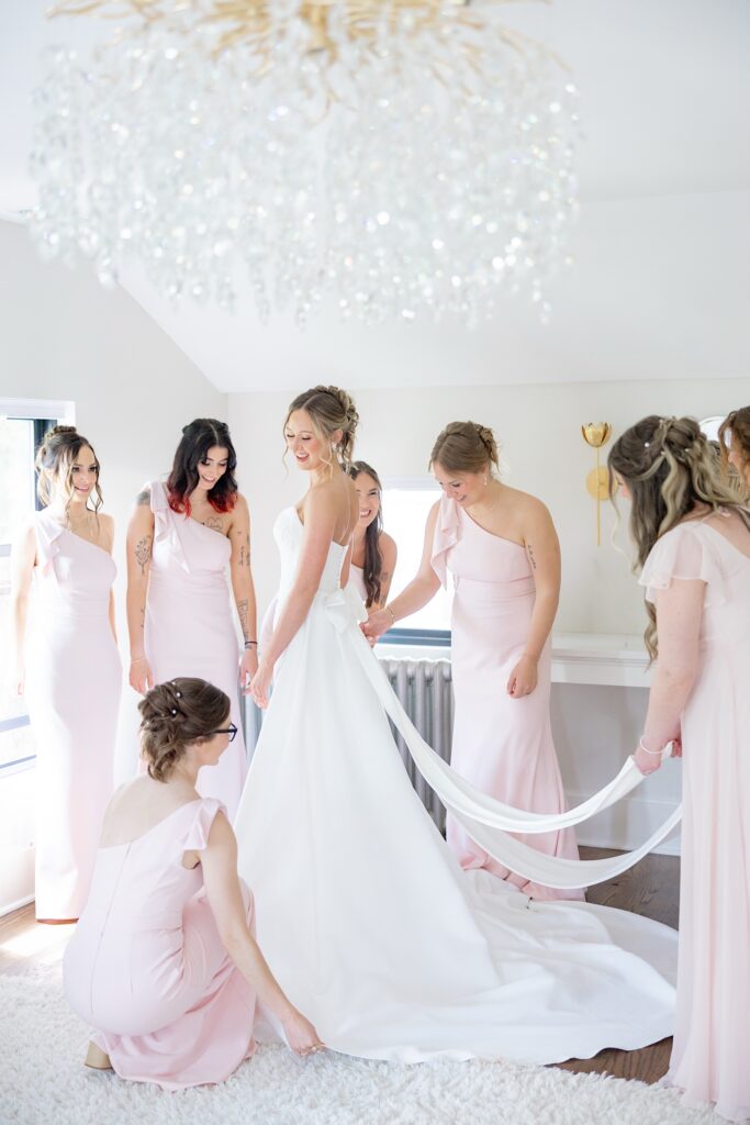 1840 Manor House Bridal Suite in Manor House Bride getting ready with her bridesmaids